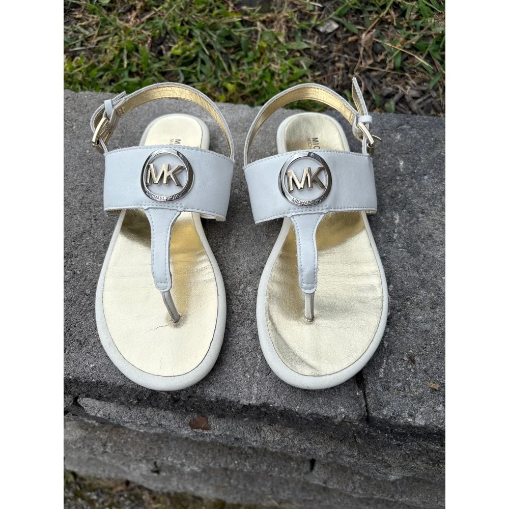 Michael Kors Kids Sydney Charm White Leather Thong Sandals Gold Logo MK100599C 2